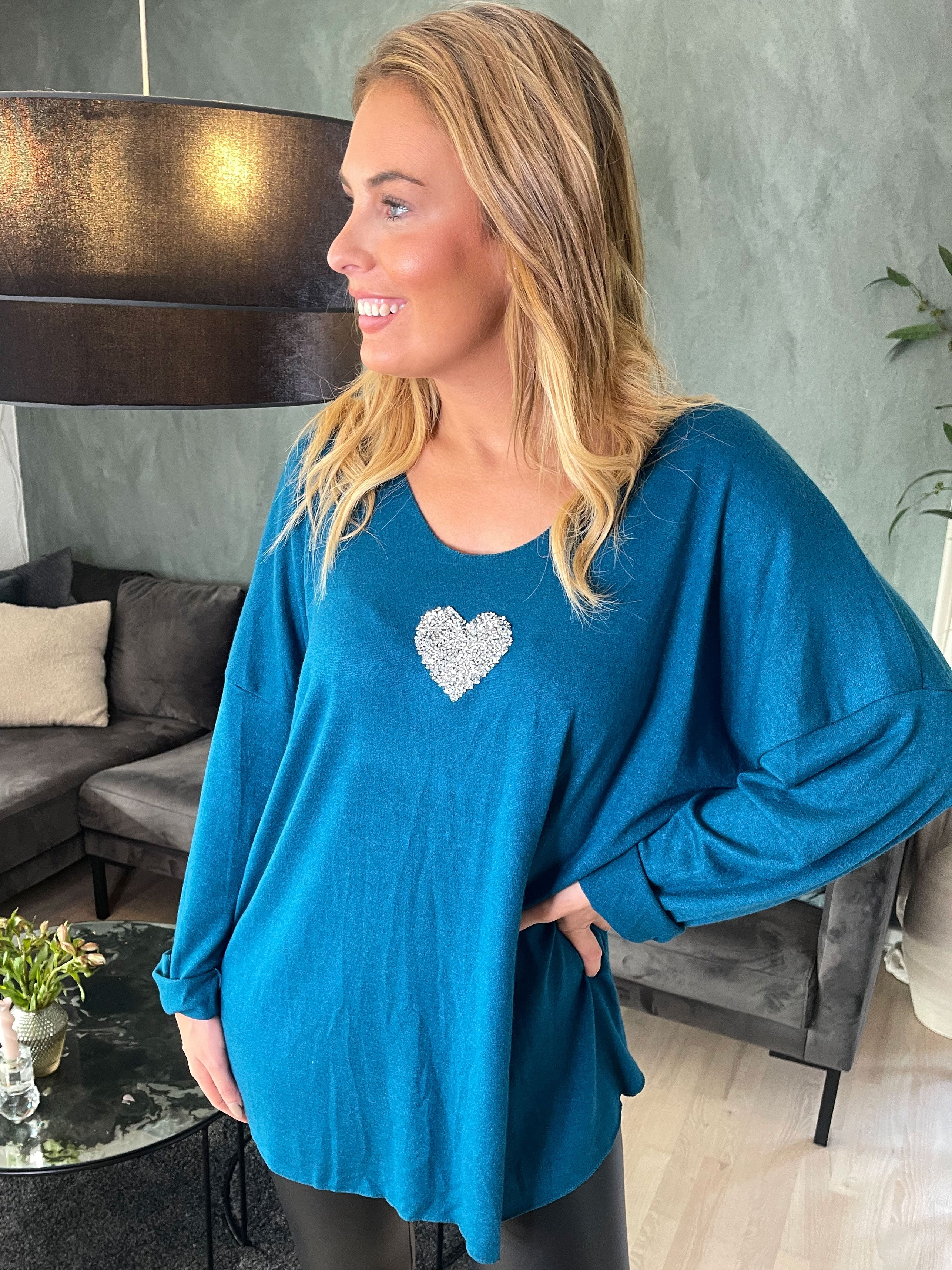 Nayara - Mjuk blus med litet silverhjärta - Green